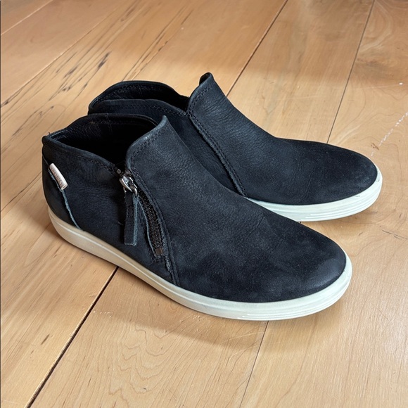 Ecco Shoes - Ecco Black Ankle tennis shoes with White Soles-Reposhing too big for me